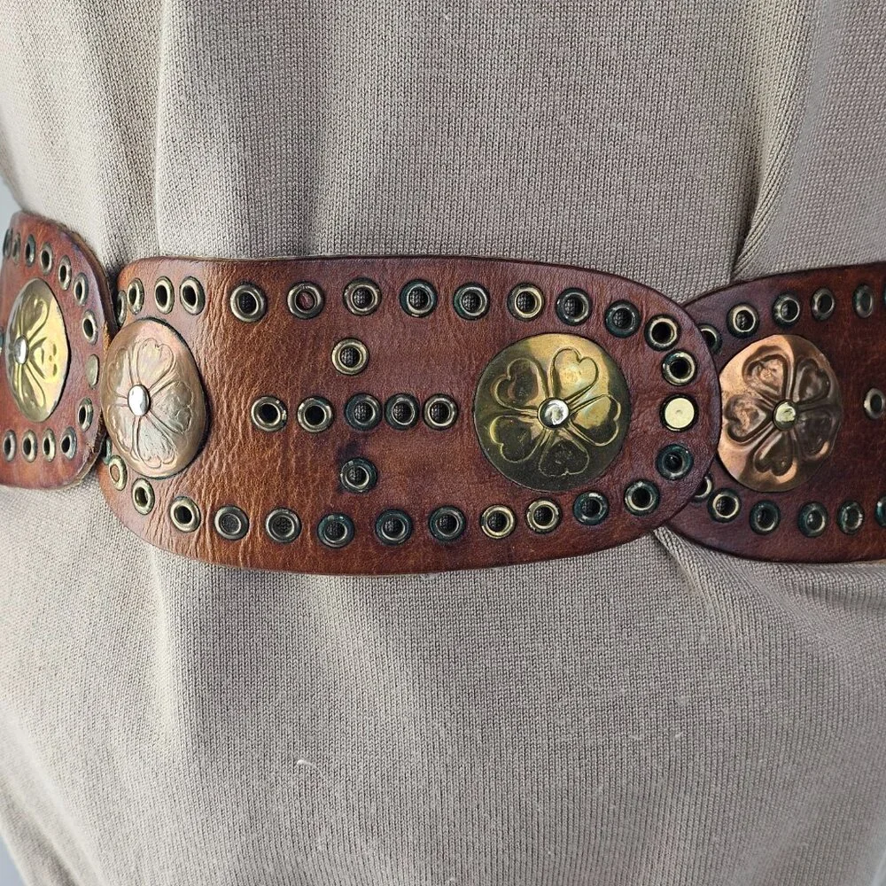 Vintage 2.5" Wide Leather Belt Copper Brass Flower Concho - Picture 8 of 9